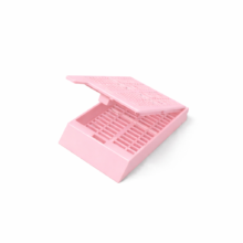 Гистологическая кассеты с петлевым креплением, розовая (корпус с крышкой соединены)